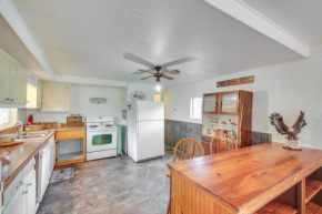 Charming Old Farmhouse in Libby Pets Welcome!